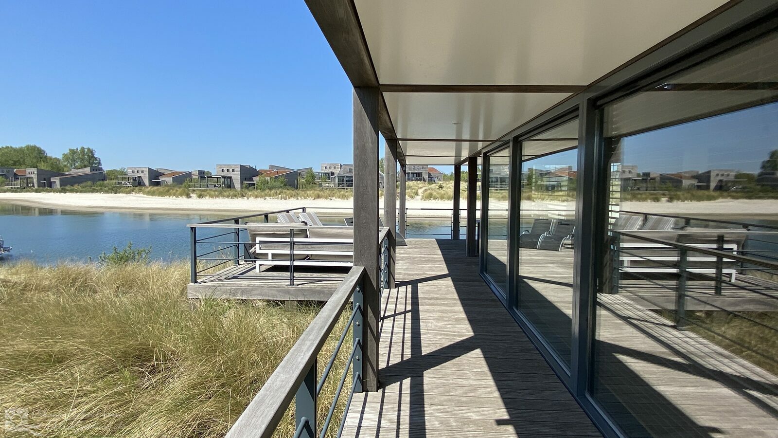 Luxe villa direct aan het strand van Ouddorp Oasis Parc